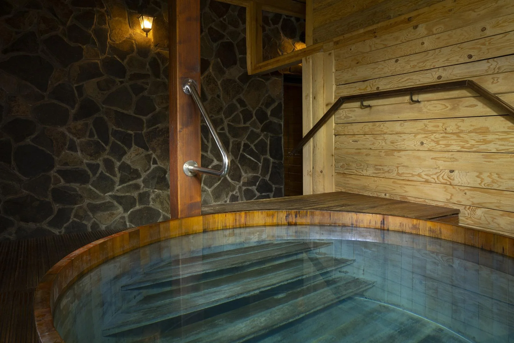 Wellness pobyt uprostřed tatranských lesů na Štrbském Plese: vodní a saunový svět i masáže