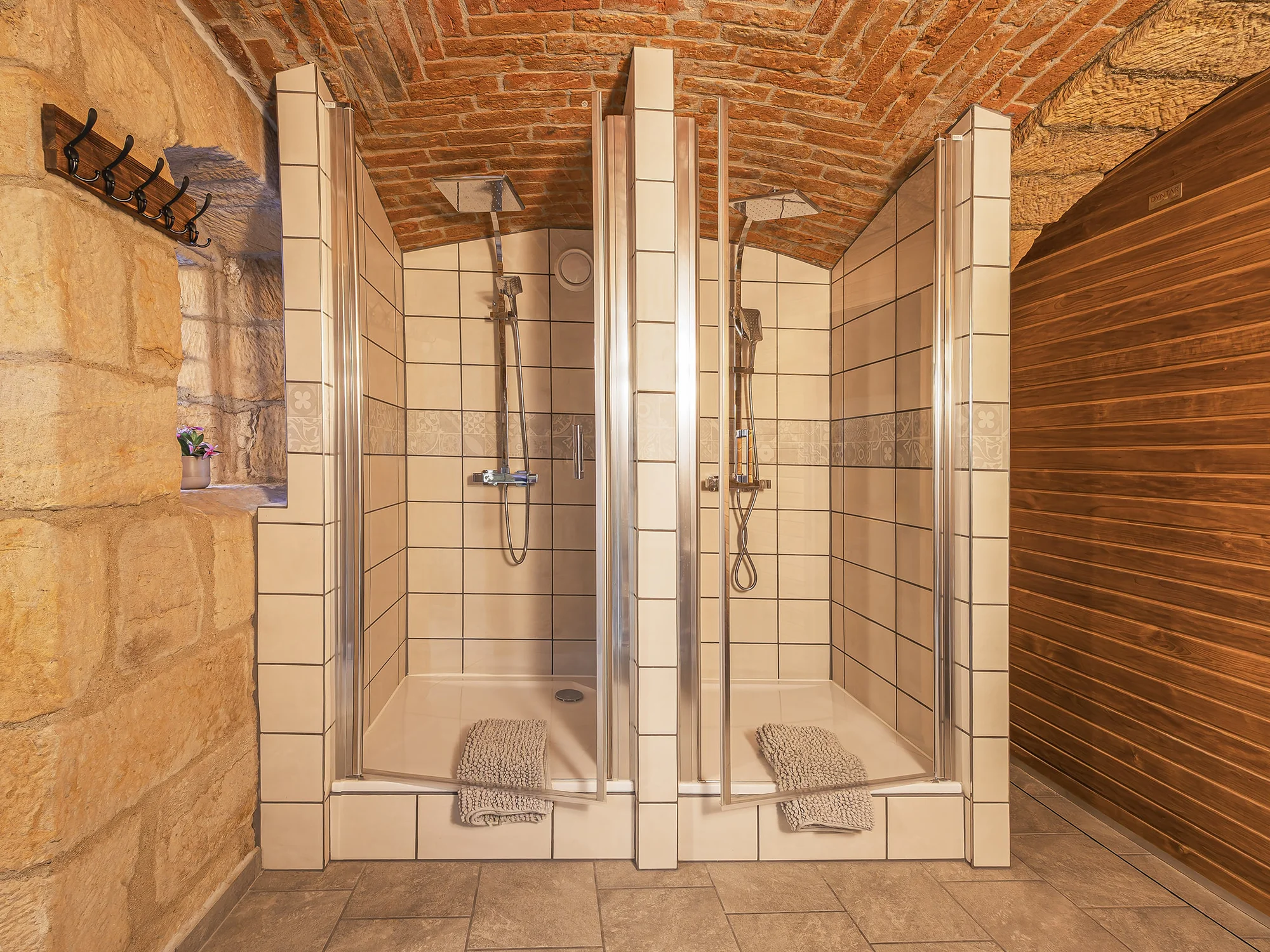 Privátní wellness až pro 4 osoby: vířivka, sauna, relax zóna i láhev prosecca