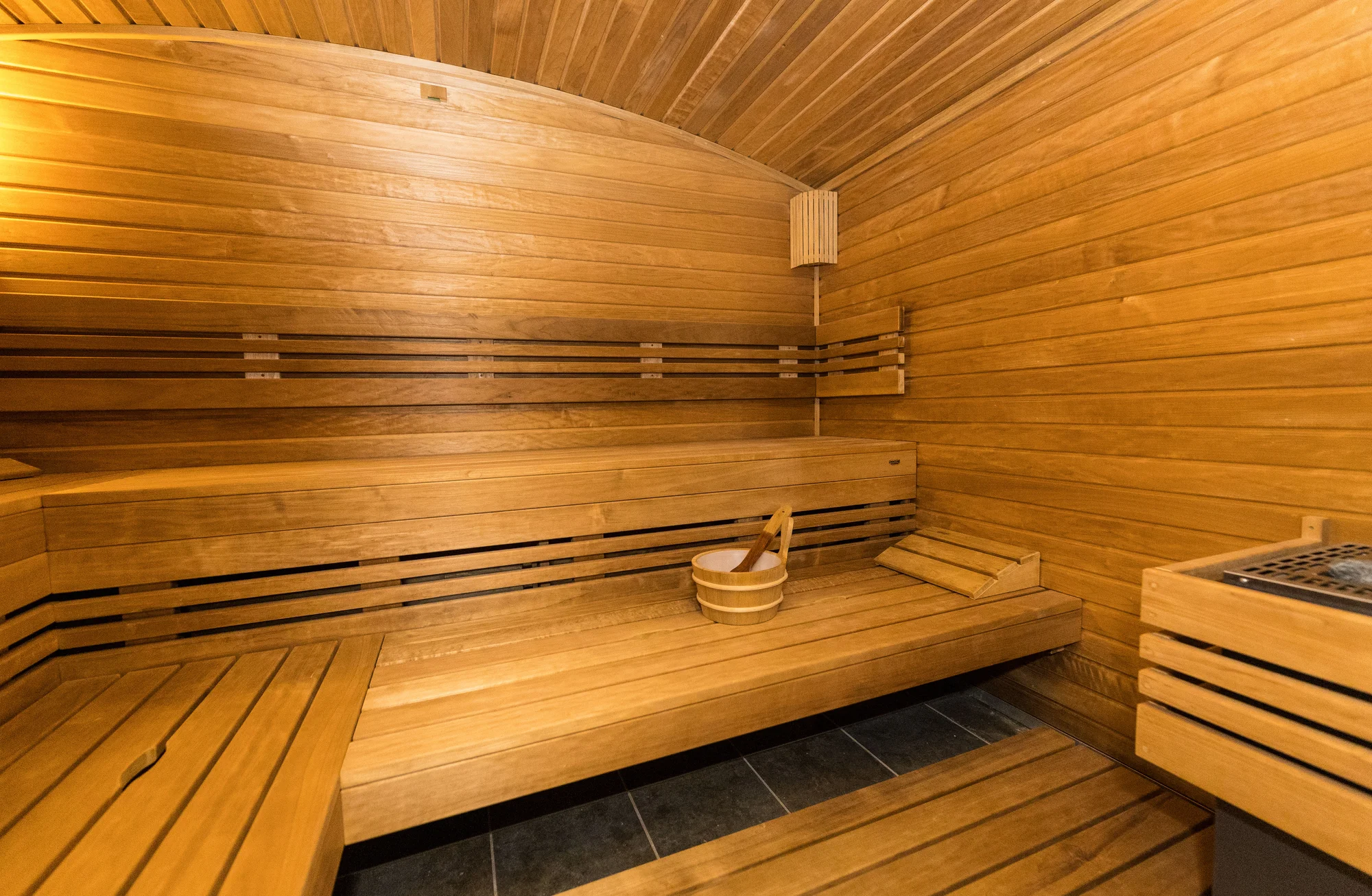 Privátní wellness až pro 4 osoby: vířivka, sauna, relax zóna i láhev prosecca