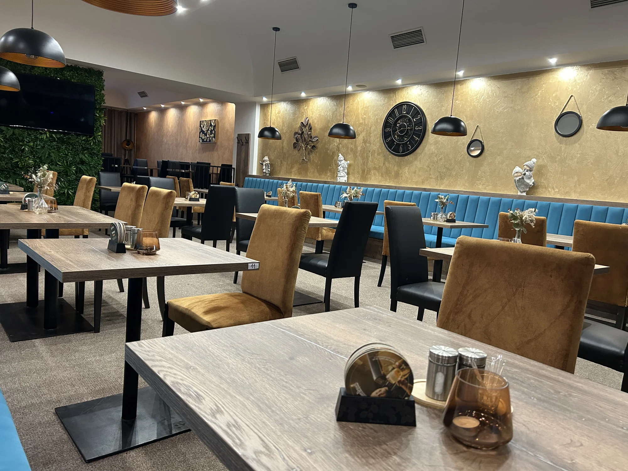 Pobyt v centru Chomutova: historický hotel se snídaní nebo polopenzí