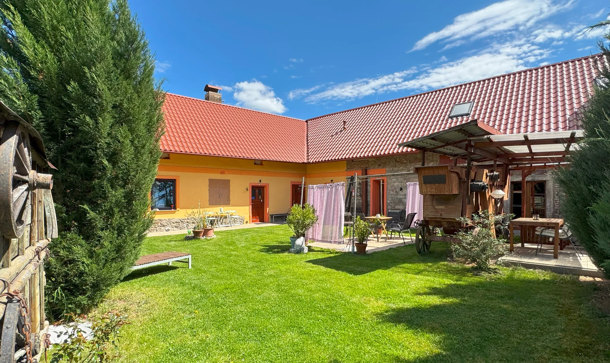 Útulné apartmány na břehu Slapské přehrady: možnost wellness, půjčení kánoe a projížďky člunem s kapitánem