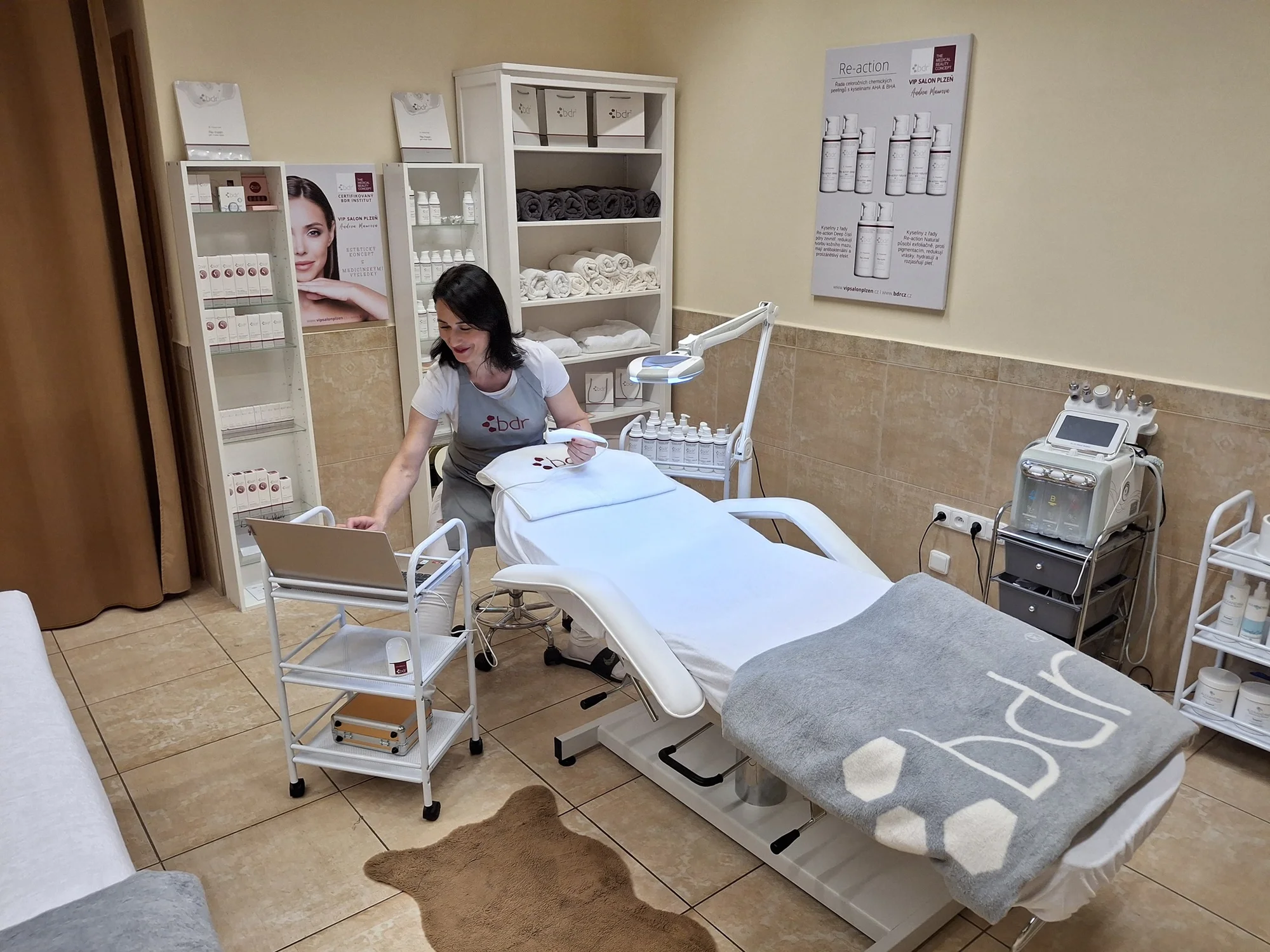 Úprava, tónování a modelace obočí i s barvením řas ve VIP Salon Plzeň