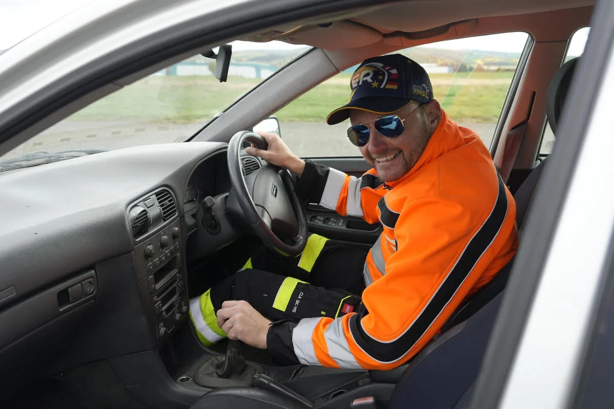 Kurzy pro řidiče: parkování, jízda s přívěsem či autem z roku 1990 i pravostranné řízení