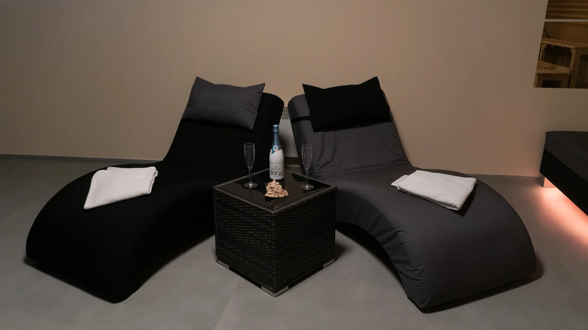 Romantika v Kolíně: pobyt se snídaní, soukromým wellness a sektem