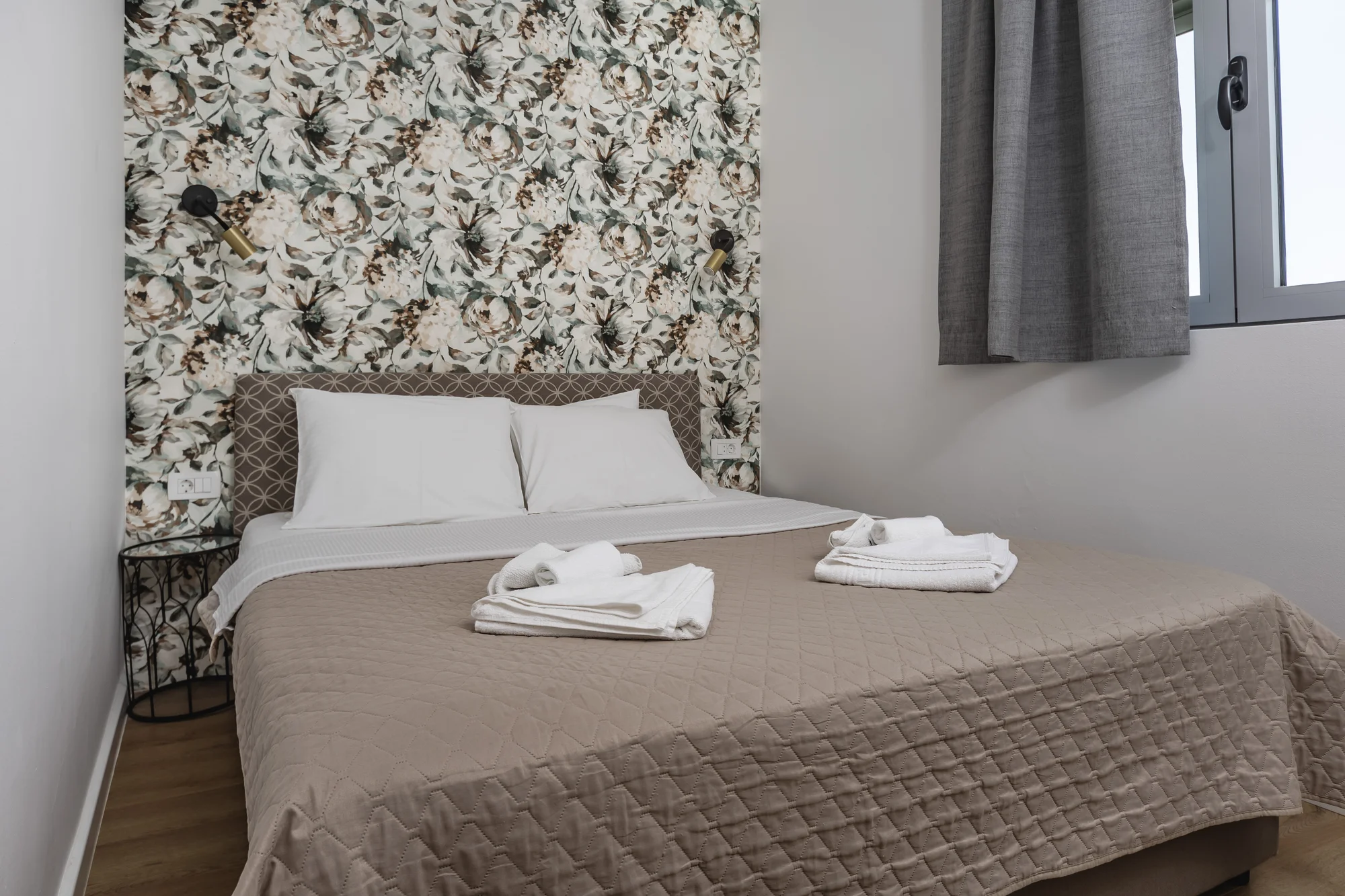 Apartmány nedaleko Sveti Stefan: venkovní bazén, super poloha kousek od moře