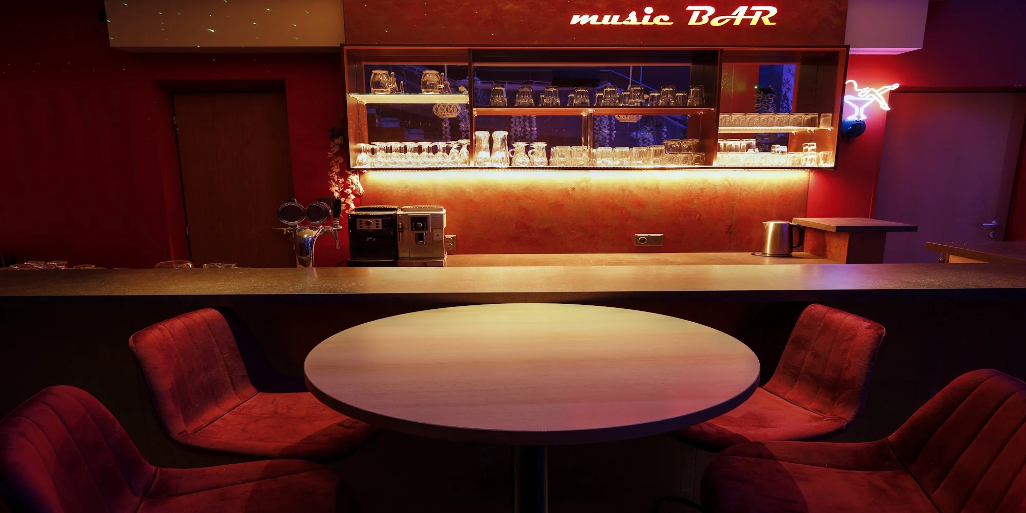 Ráj tvůrců: pronájem nahrávacího studia, fotoateliéru, zkušebny a stage i VIP privátního kina až pro 8 osob