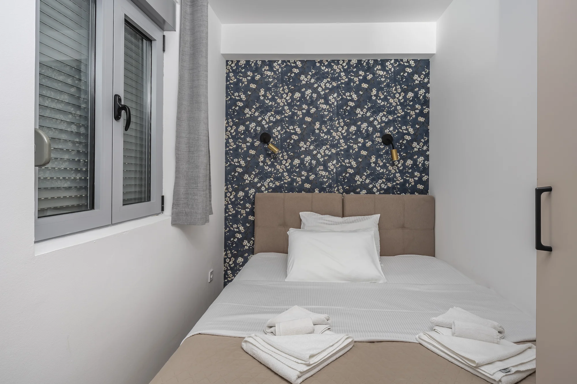 Apartmány nedaleko Sveti Stefan: venkovní bazén, super poloha kousek od moře