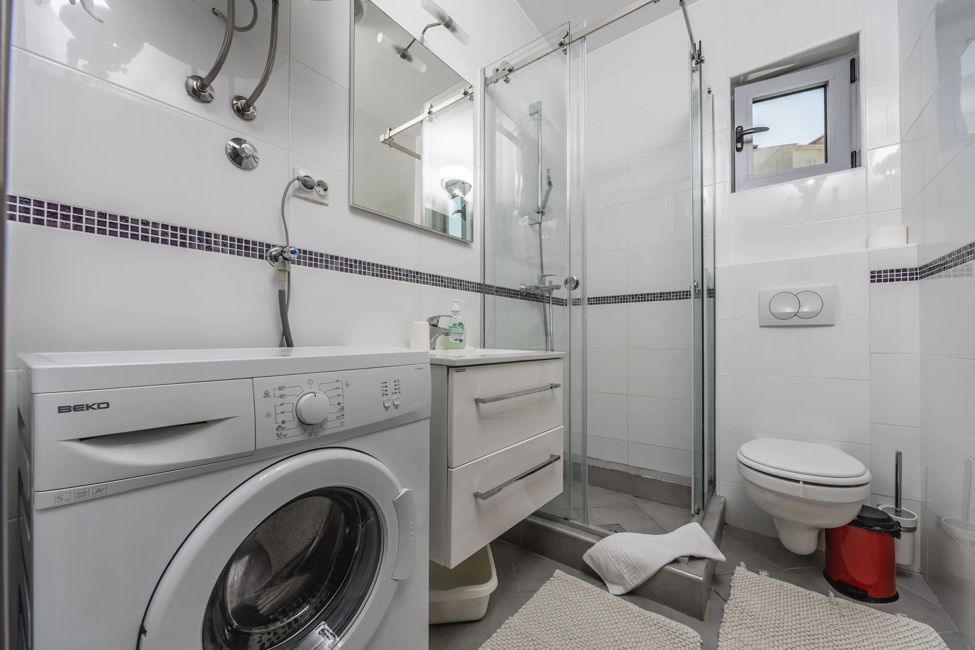 Apartmány nedaleko Sveti Stefan: venkovní bazén, super poloha kousek od moře