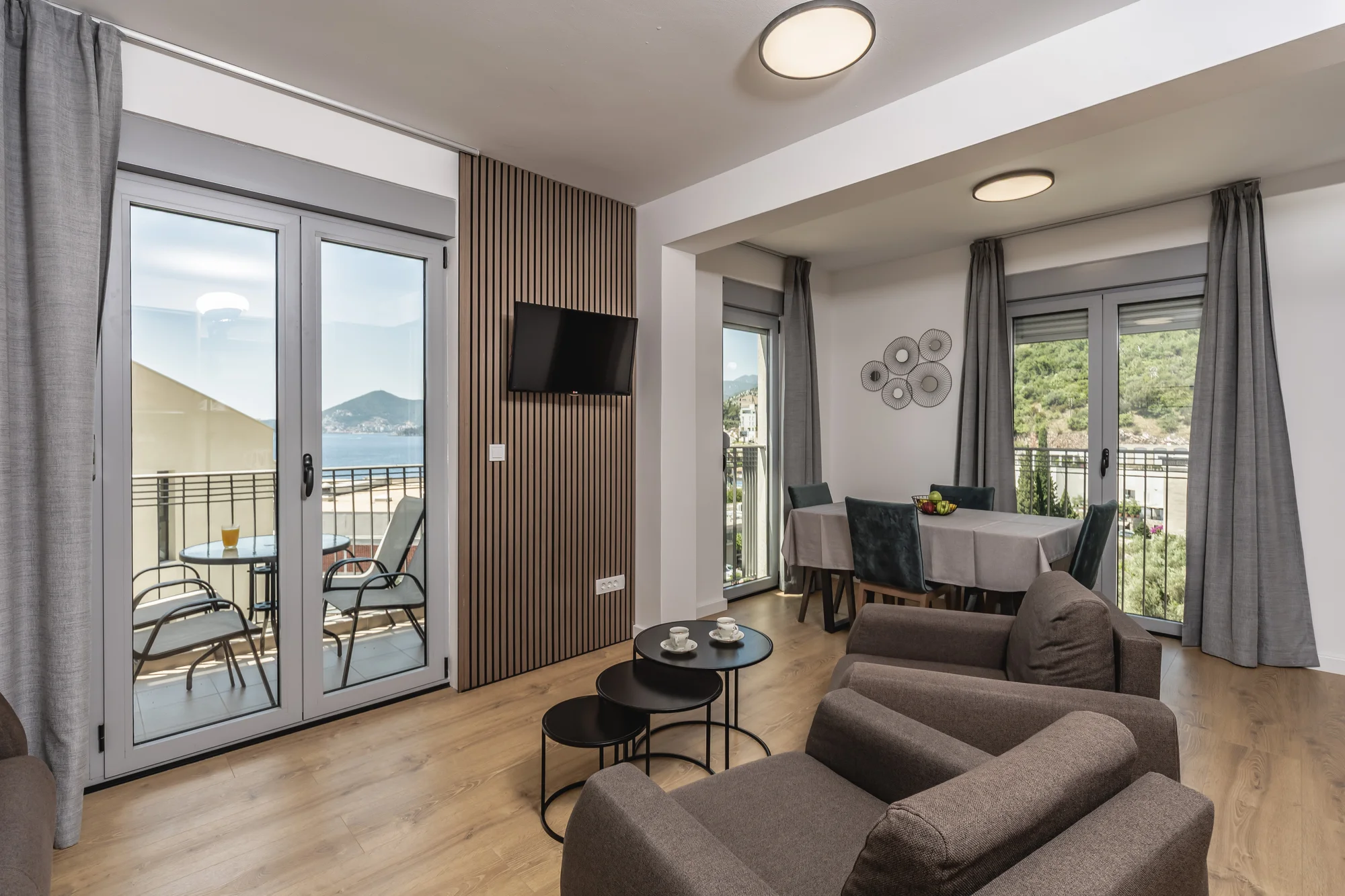 Apartmány nedaleko Sveti Stefan: venkovní bazén, super poloha kousek od moře