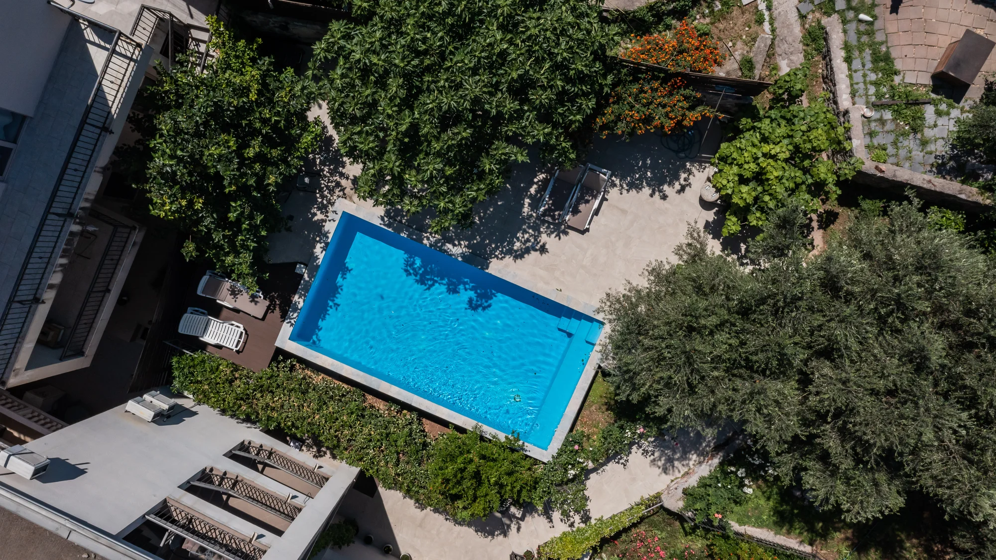 Apartmány nedaleko Sveti Stefan: venkovní bazén, super poloha kousek od moře