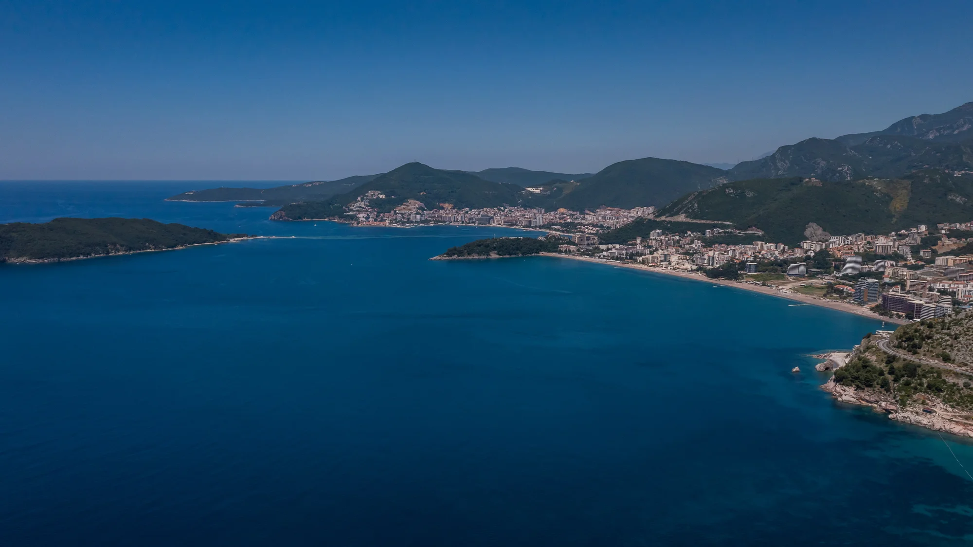 Apartmány nedaleko Sveti Stefan: venkovní bazén, super poloha kousek od moře