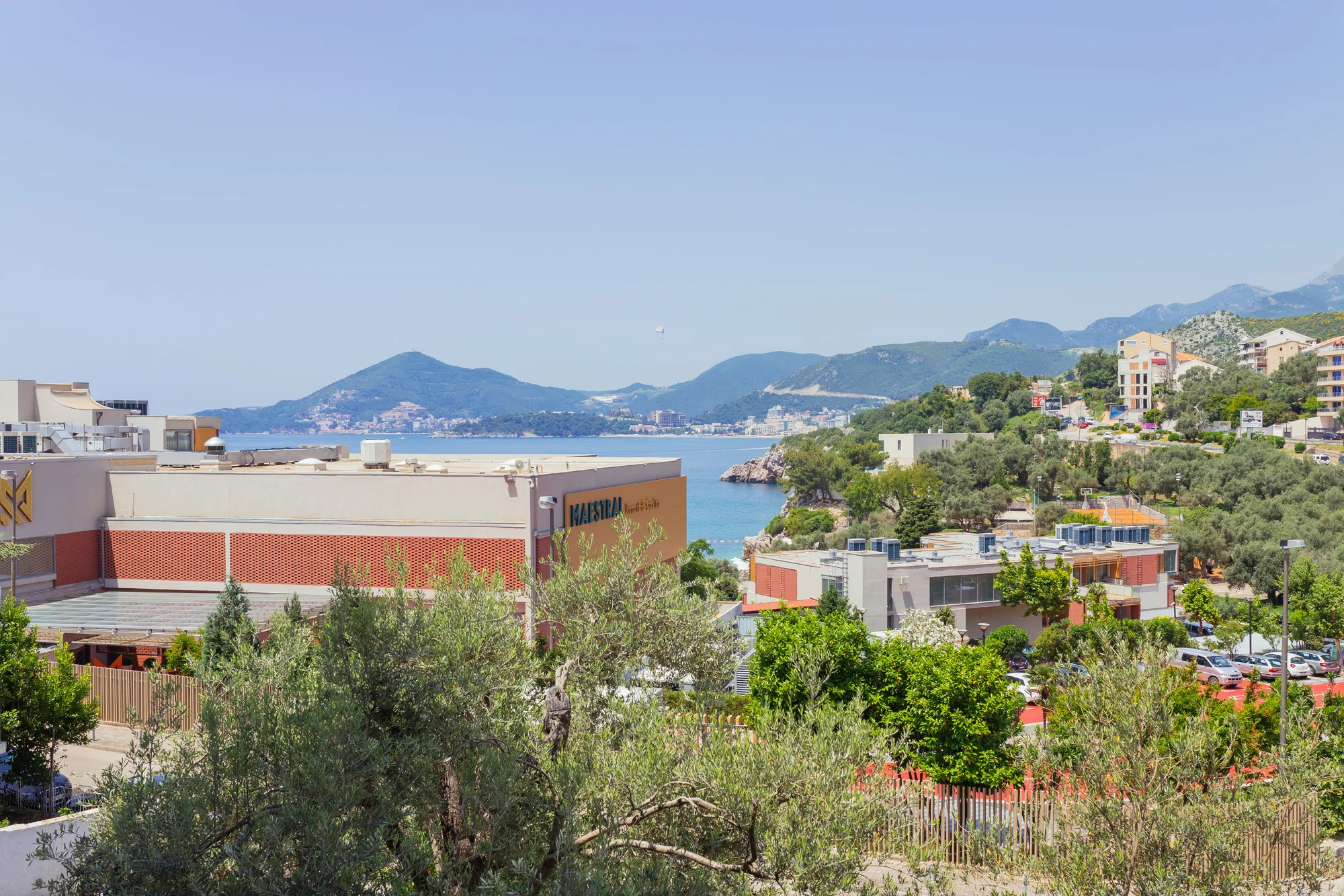 Apartmány nedaleko Sveti Stefan: venkovní bazén, super poloha kousek od moře