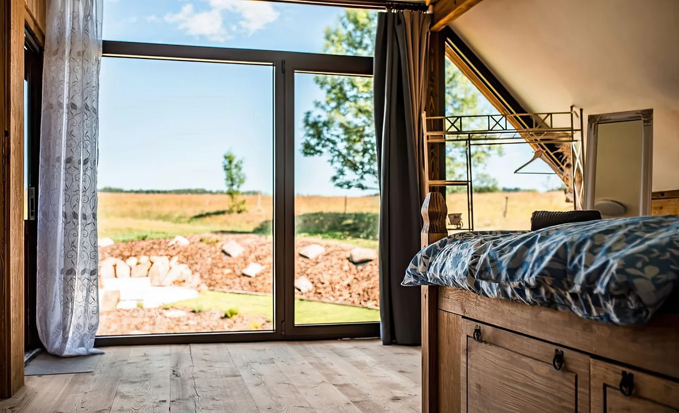 Romantika v Jizerkách: krásné ubytování ve stodole s možností snídaní, výhledy do krajiny