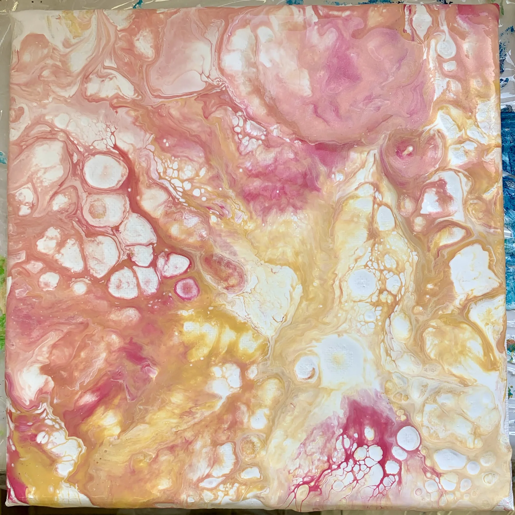 Zážitkové malování hravou technikou lití barev Pouring Acryl: 3 velikosti plátna