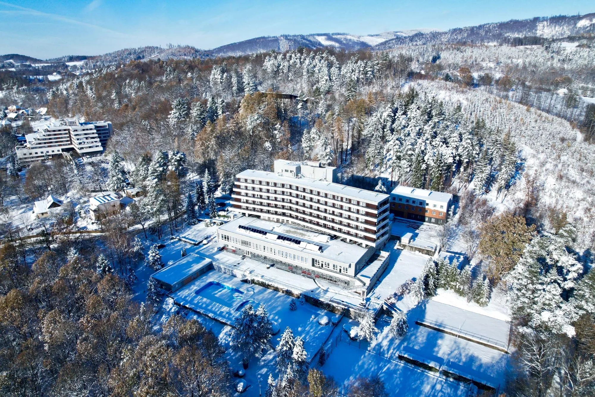 Pobyt v Rožnově pod Radhoštěm: jednoduché ubytování až pro 10 osob a možnost snídaně ve 4* hotelu