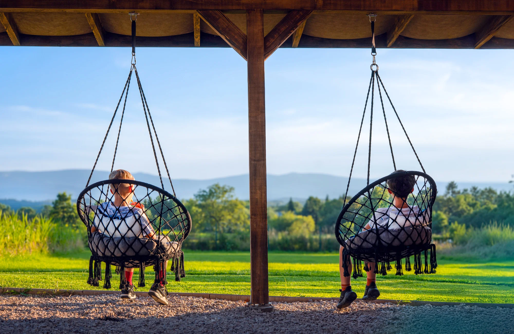Glamping v polských Krkonoších: stanové městečko nedaleko Jelení Hory, výlety do přírody