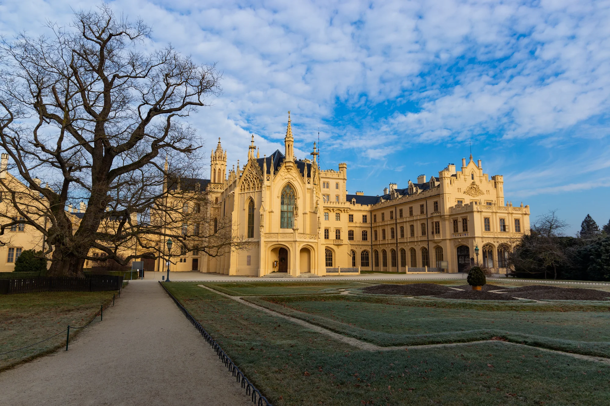 Dovolená v Lednici: penzion v parku, snídaně a bazén i balíčky s privátním wellness