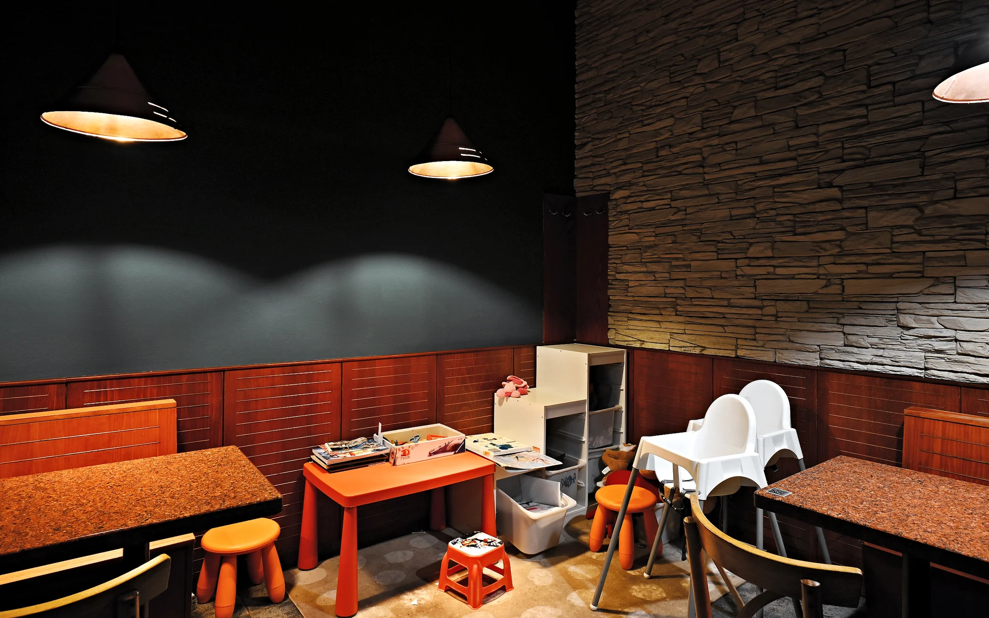 Otevřené vouchery na cokoli v hodnotě 350-1000 Kč do rodinné restaurace na Žižkově