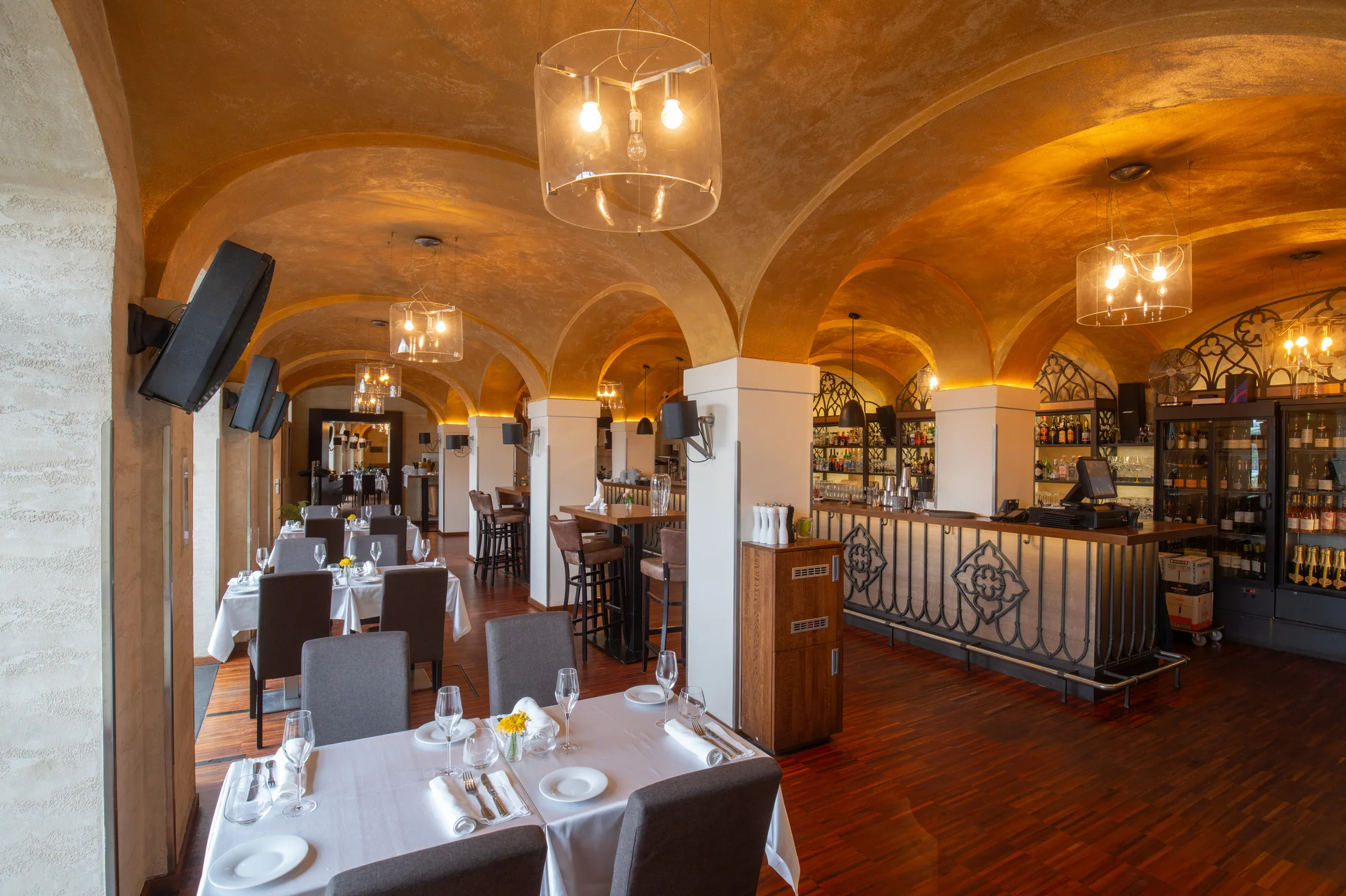 Dárkové vouchery na 1500 až 3000 Kč do restaurace Brick's na Malé Straně