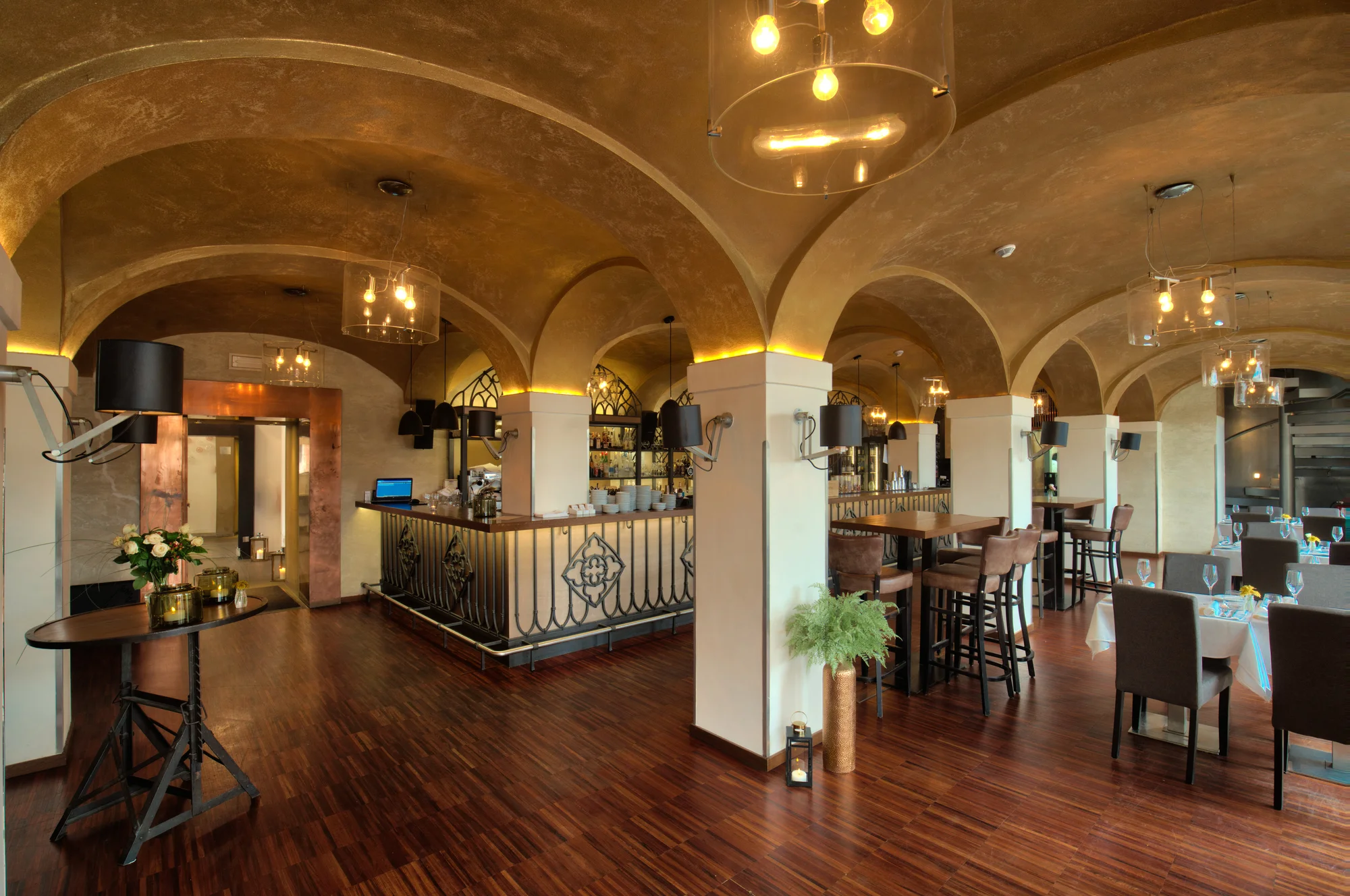 Dárkové vouchery na 1500 až 3000 Kč do restaurace Brick's na Malé Straně