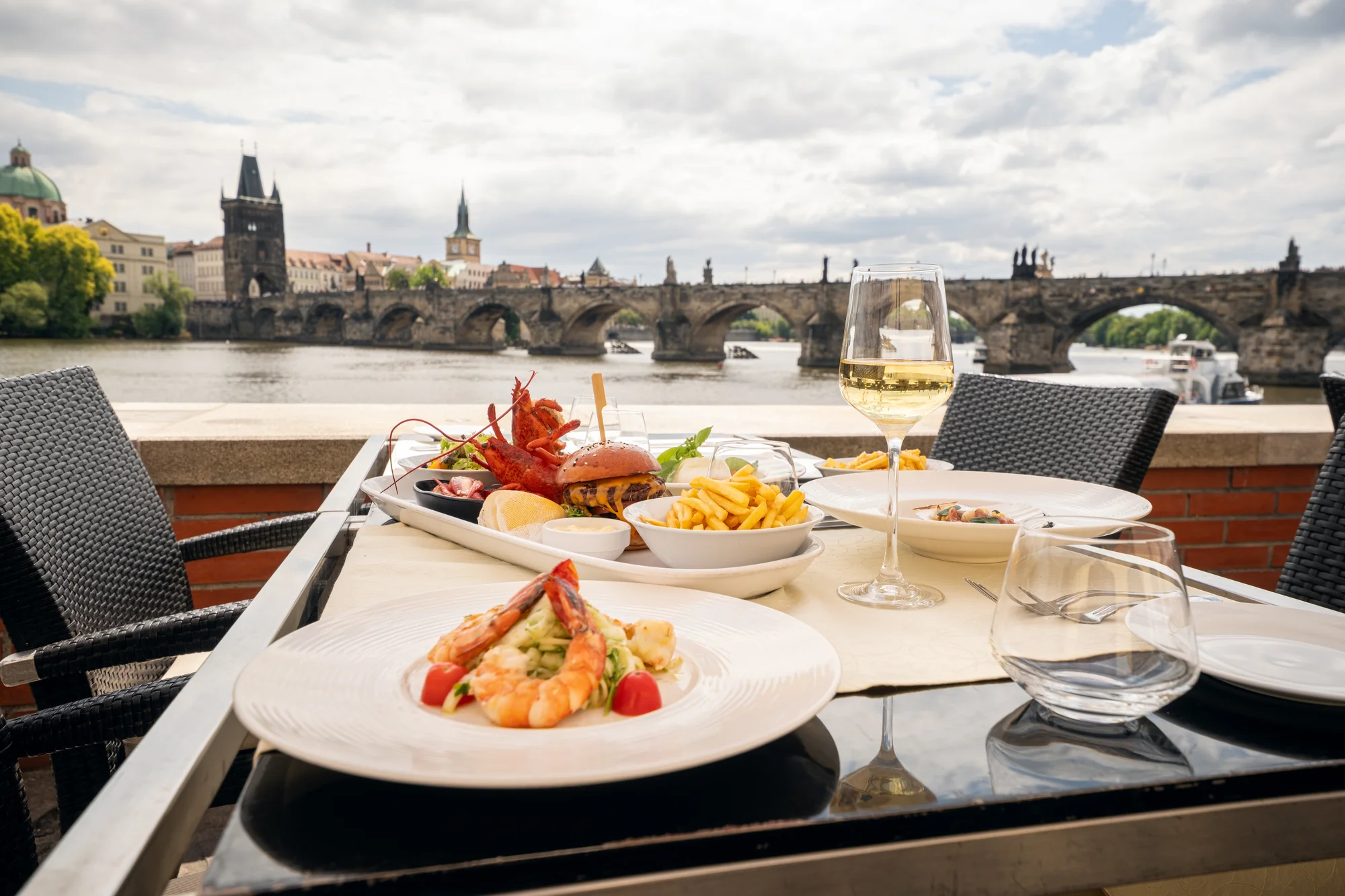 Dárkové vouchery na 1500 až 3000 Kč do restaurace Brick's na Malé Straně