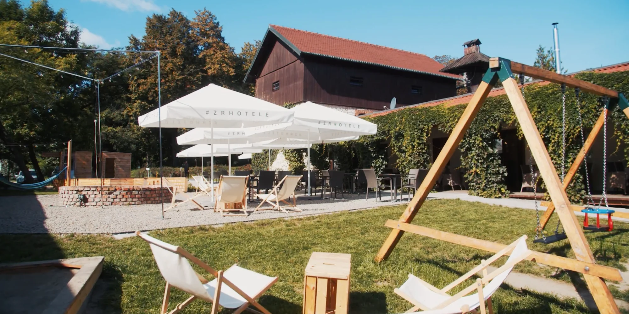 Půvabný hotel v historickém parku nedaleko Krakova se snídaní nebo polopenzí