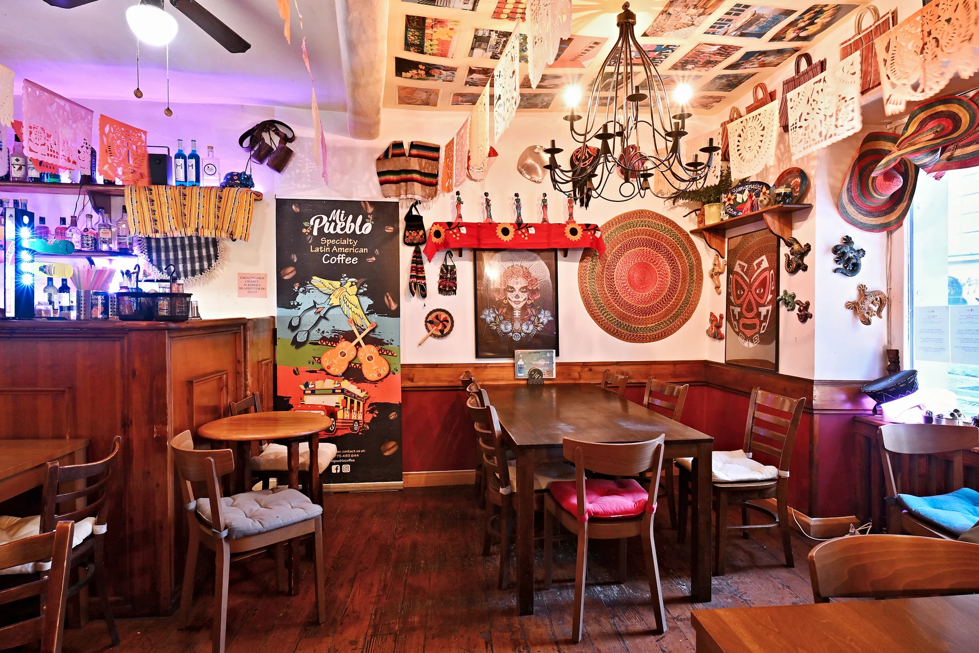 Mexický degustační talíř v centru Prahy vč. modrého frizzante i tradiční buñuelos