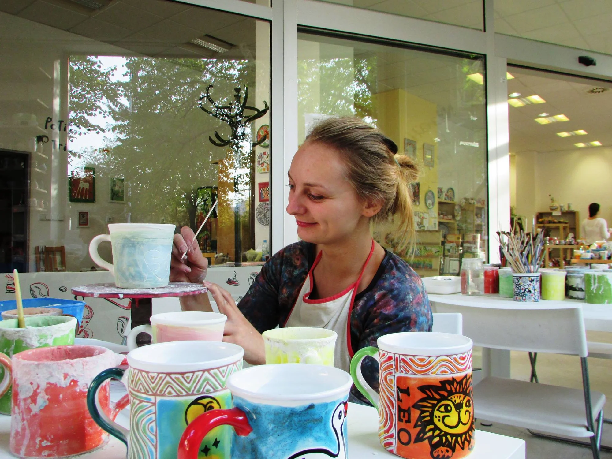 Malování keramiky Maříž: vytvořte si hrníček nebo misku a ozdobte je vlastní fantazií