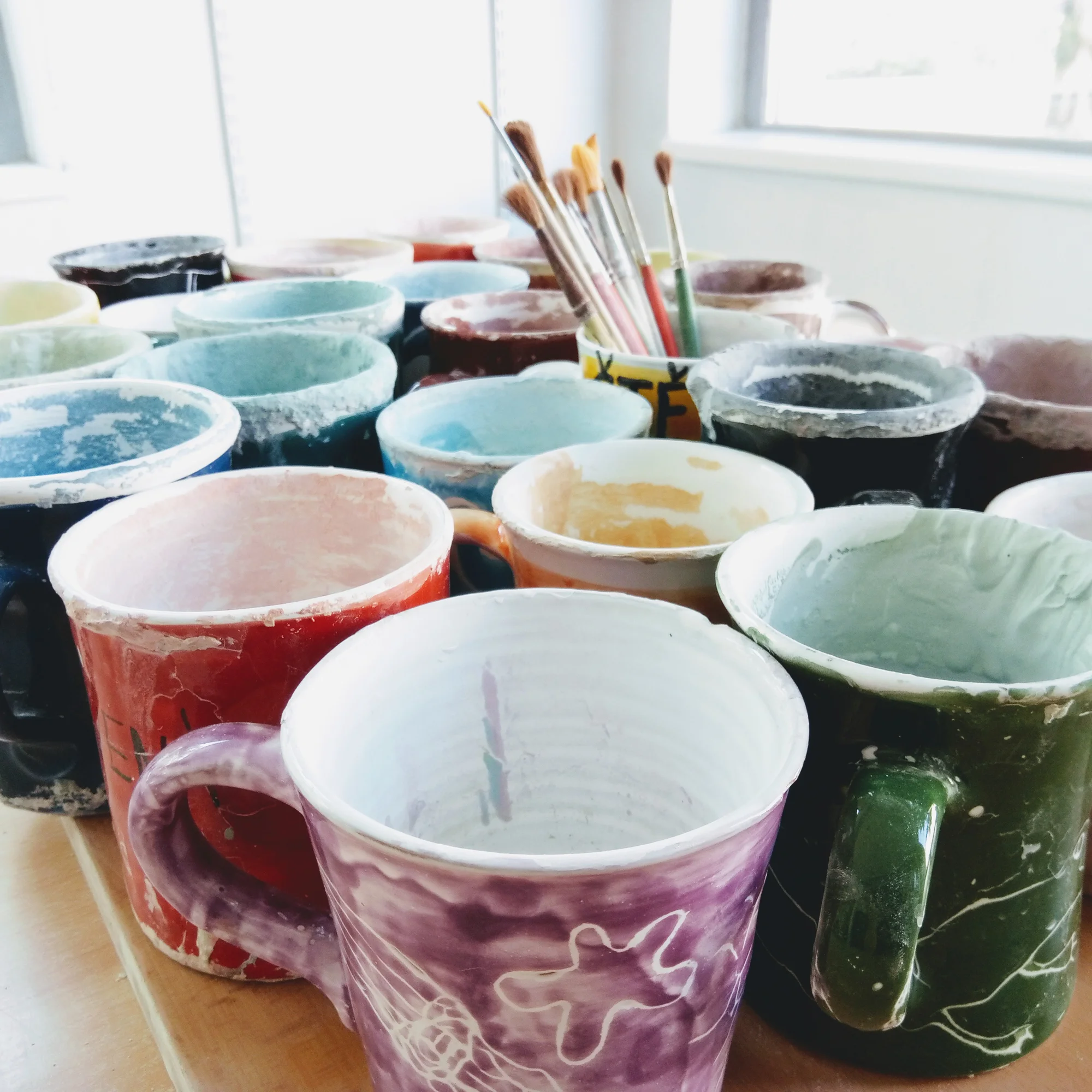 Malování keramiky Maříž: vytvořte si hrníček nebo misku a ozdobte je vlastní fantazií