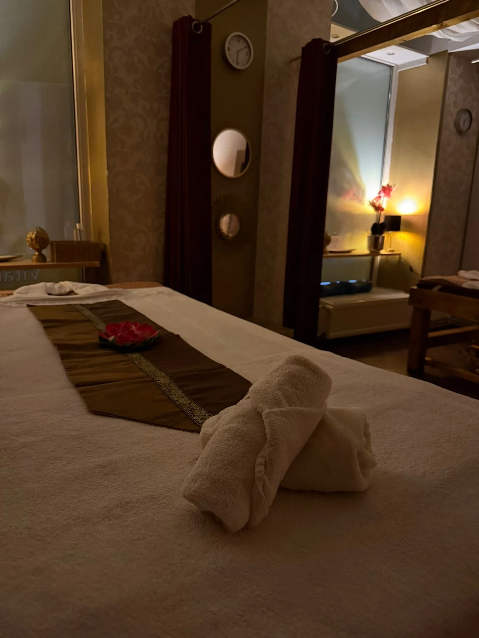 Romantika při thajské olejové masáži: 60minutová péče pro 2 osoby