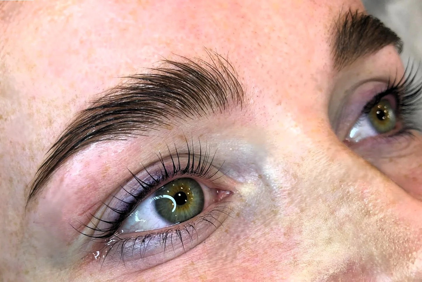 Výrazný pohled bez práce: lash lifting a laminace obočí, 60 až 90 minut