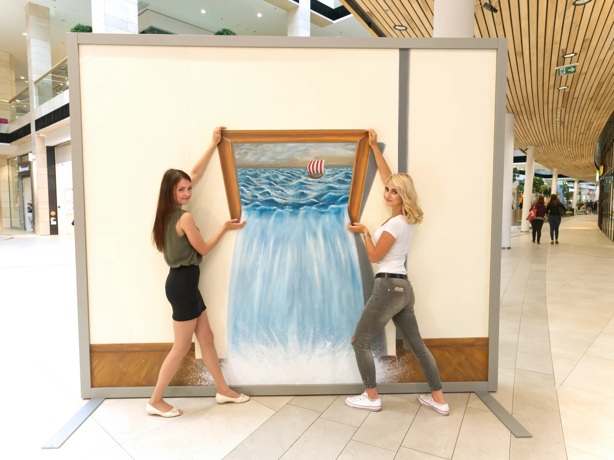 Vstupy na výstavu Obři oceánů v OC Westfield na Černém Mostě