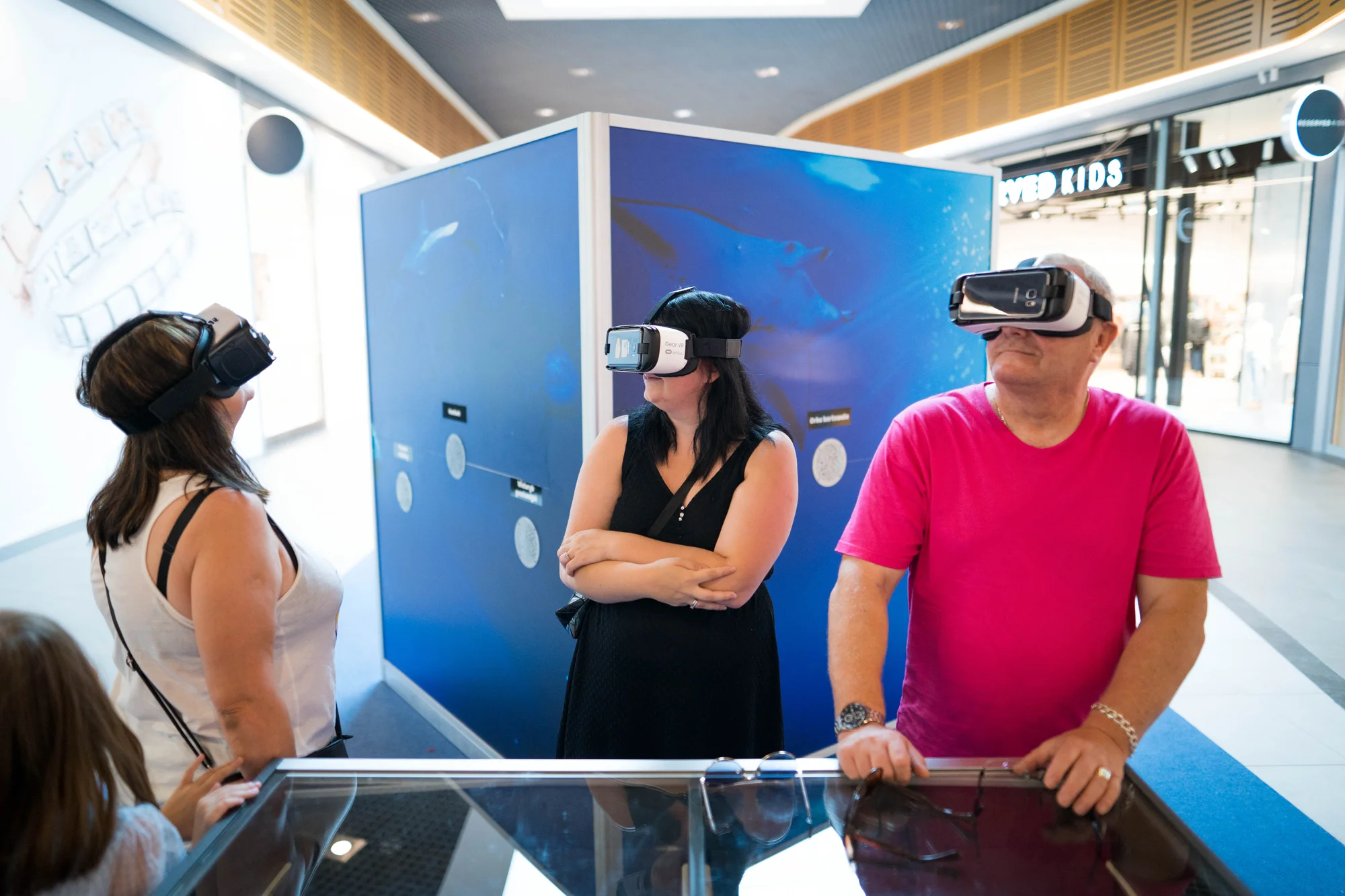 Vstupy na výstavu Obři oceánů v OC Westfield na Černém Mostě