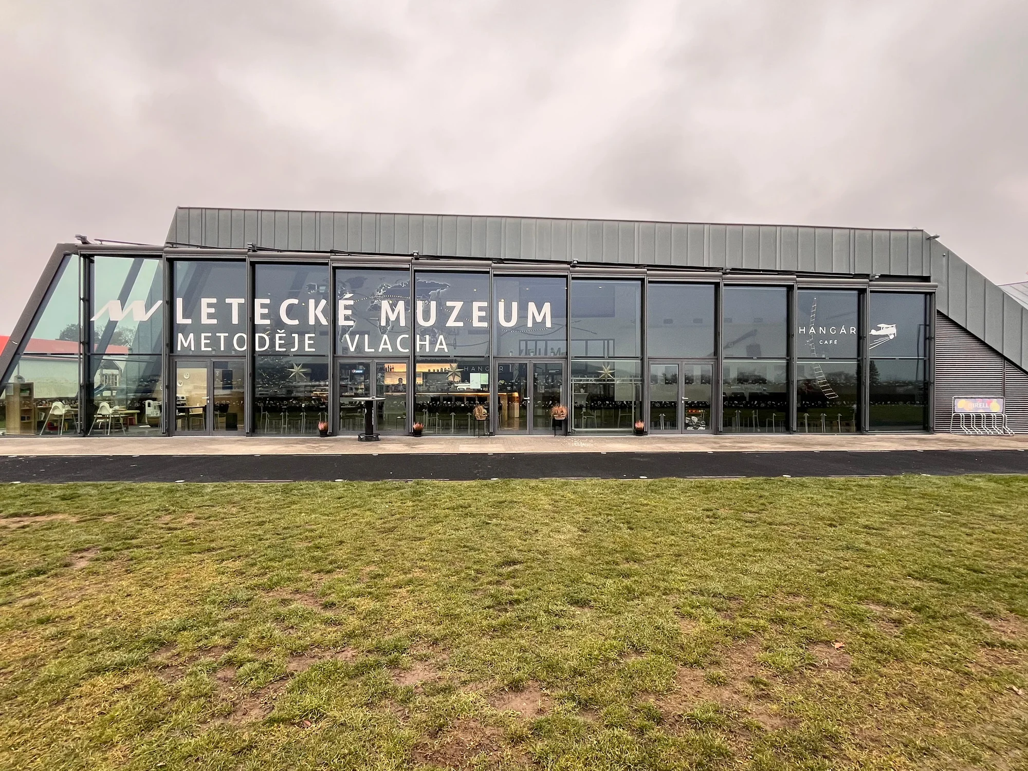 Vouchery až na 500 Kč na vše v kavárně Hangár café v Mladé Boleslavi