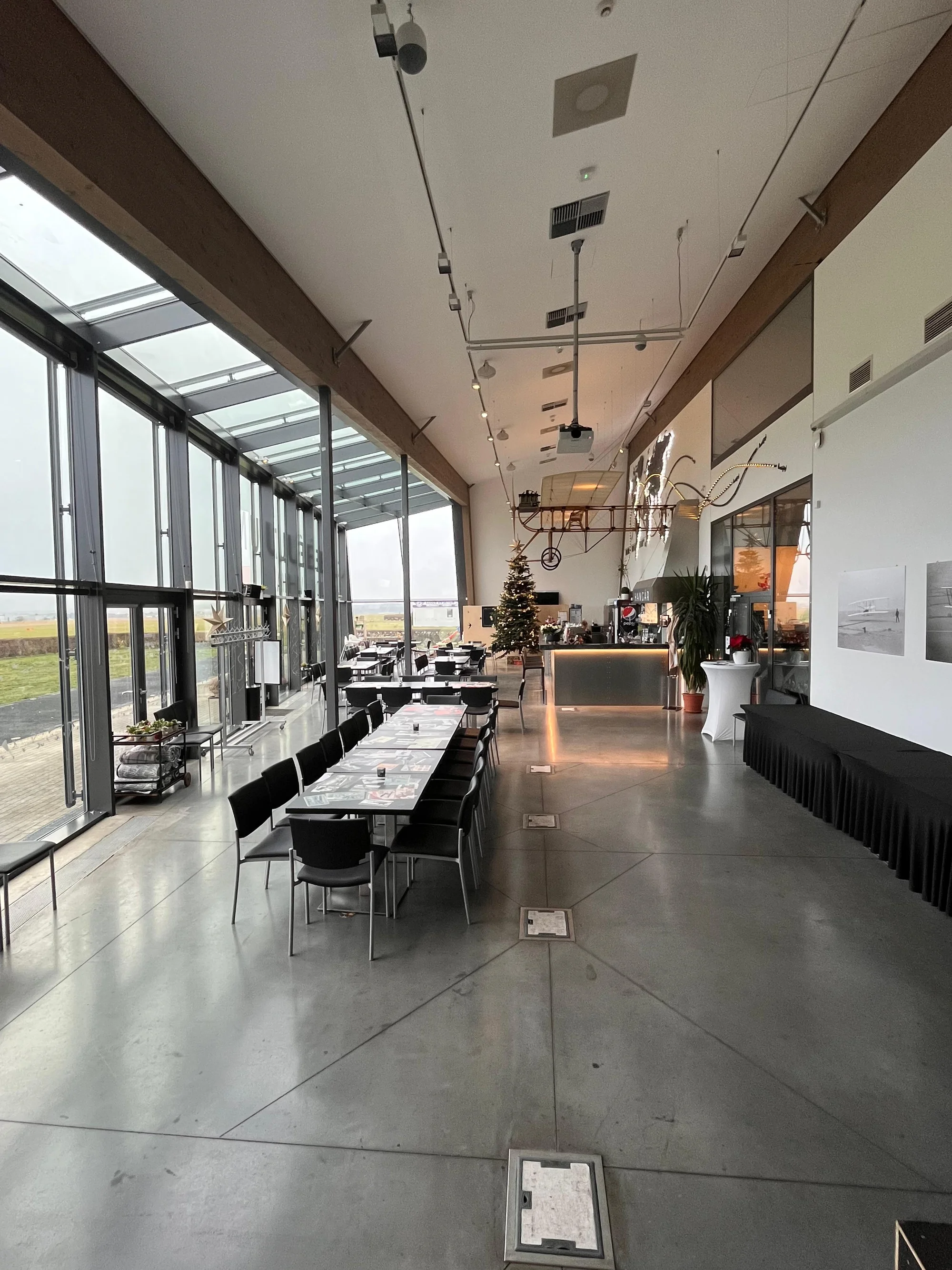 Vouchery až na 500 Kč na vše v kavárně Hangár café v Mladé Boleslavi