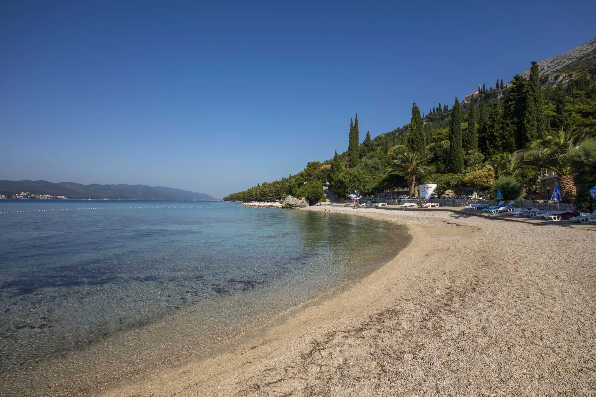 Slunný pobyt v Dalmácii: hotel přímo u moře, strava a bazén