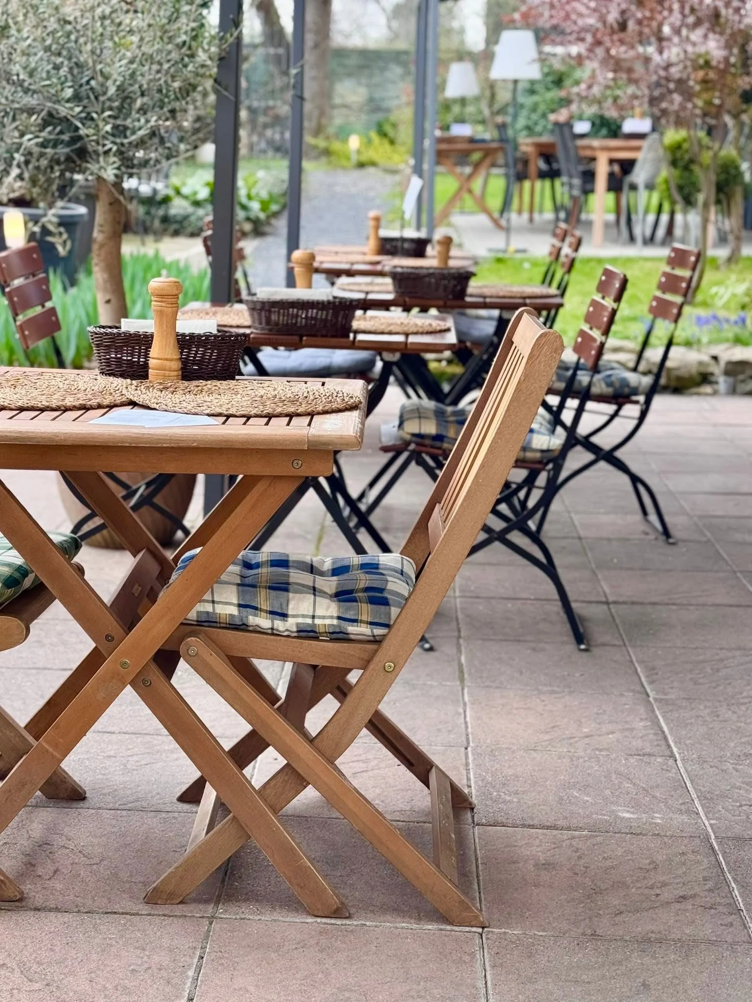 Menu s kachní paštikou, steakem a crème brûlée i s lahví vína pro 1 či 2 osoby