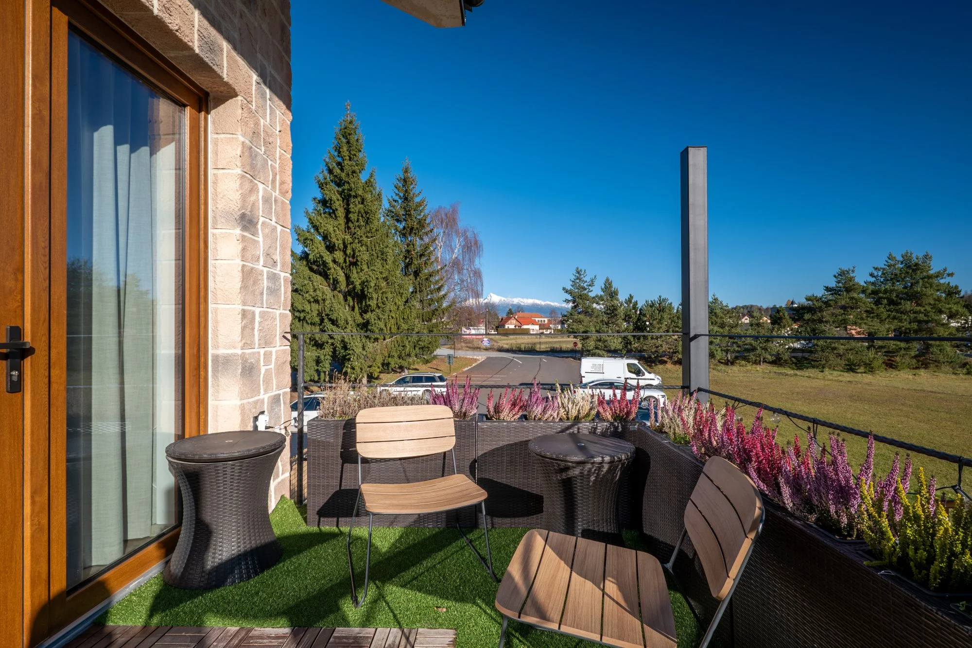 Stylové apartmány na Liptově: strava, výhled na hory i wellness v hobitích domečcích