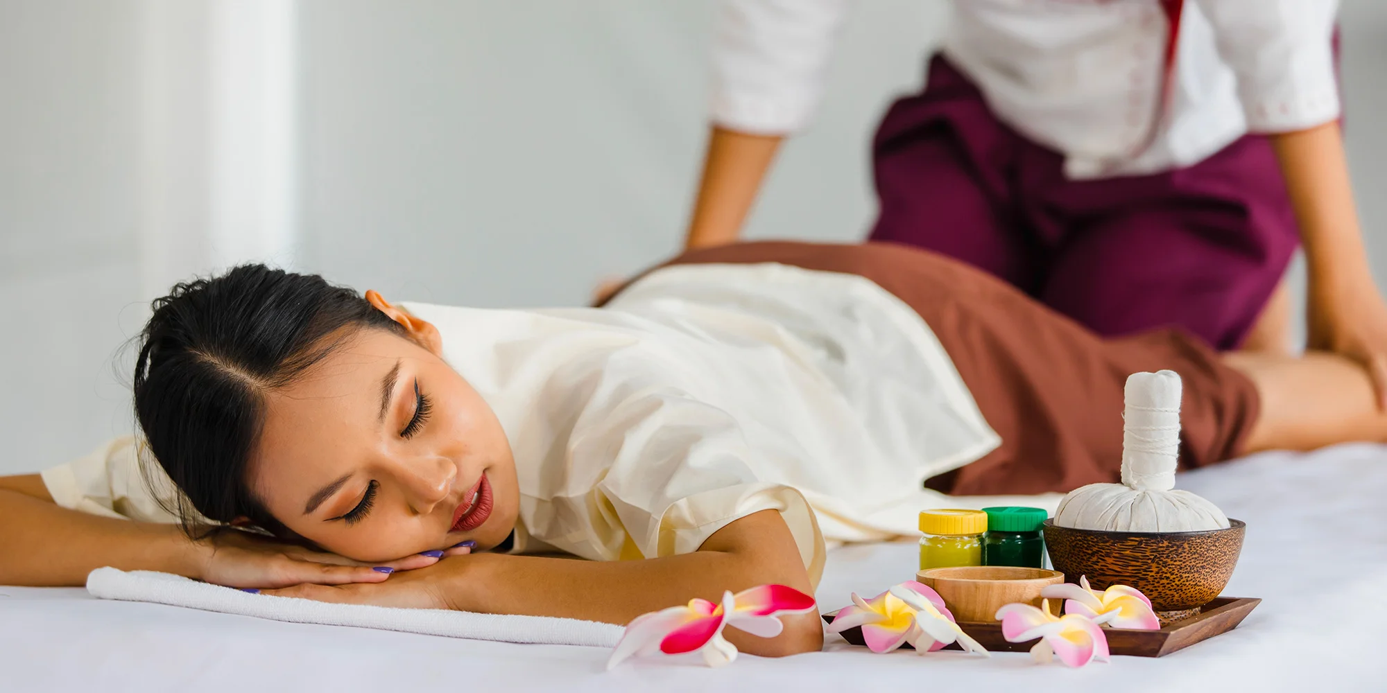 60minutová thajská masáž: tradiční či aromatická