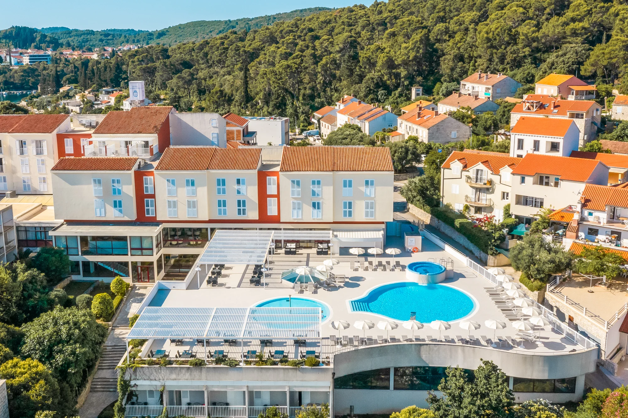 Relax na ostrově Korčula: 4* hotel se stravou, neomezeným wellness i večerním a dětským programem