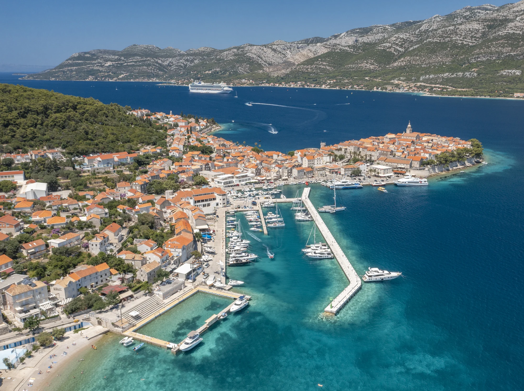 Relax na ostrově Korčula: 4* hotel se stravou, neomezeným wellness i večerním a dětským programem