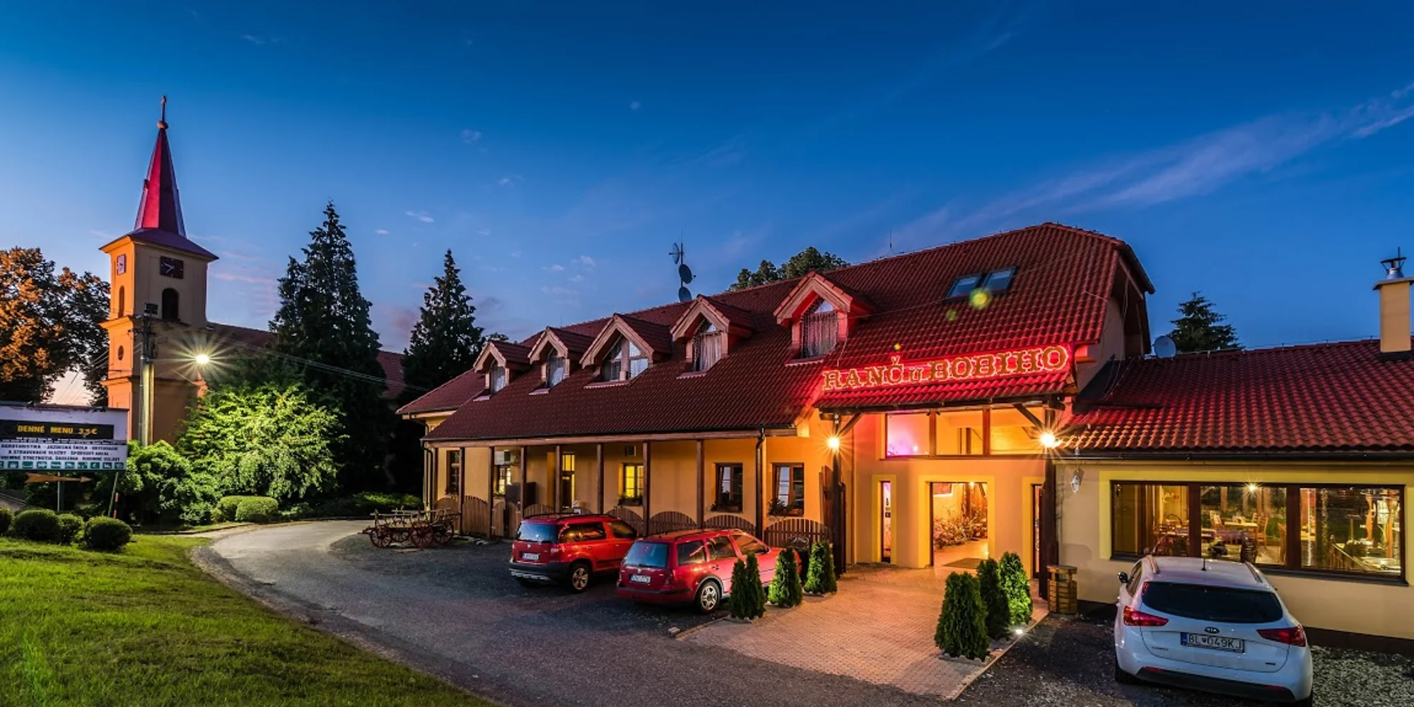 Dovolená na ranči v Novém Tekově: Koně, polopenze, bowling i wellness