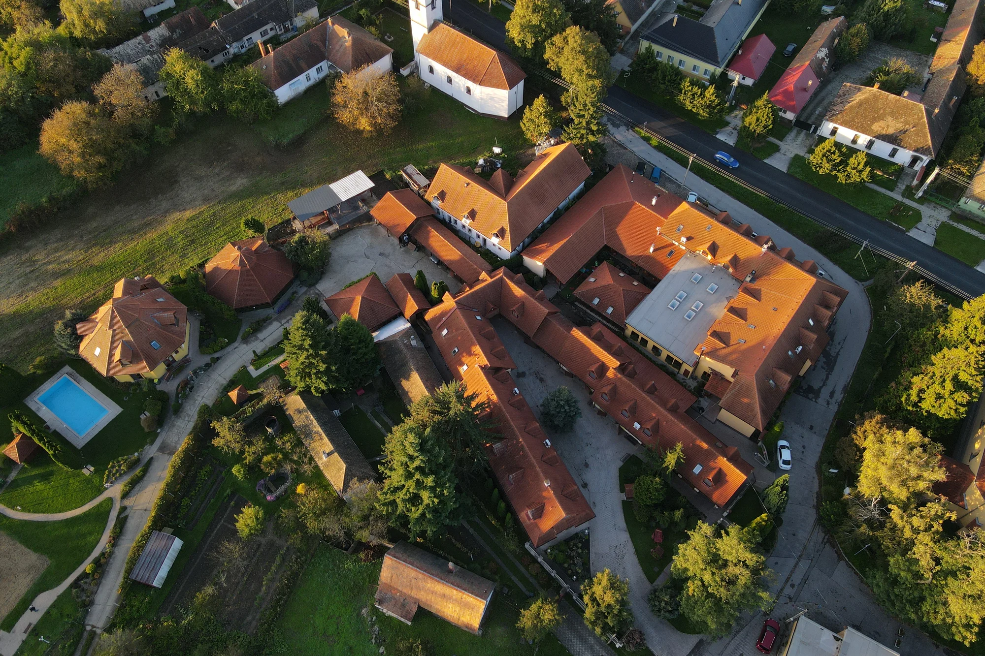 Dovolená na ranči v Novém Tekově: Koně, polopenze, bowling i wellness