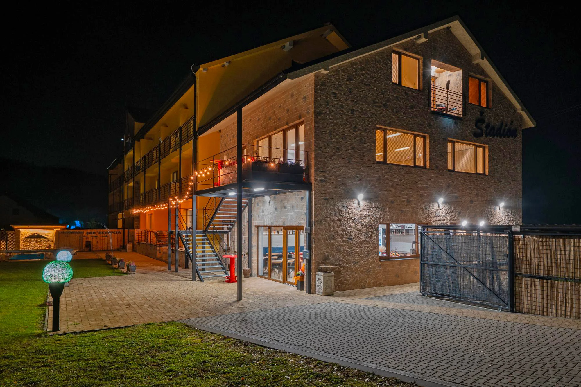 Stylové apartmány na Liptově: strava, výhled na hory i wellness v hobitích domečcích