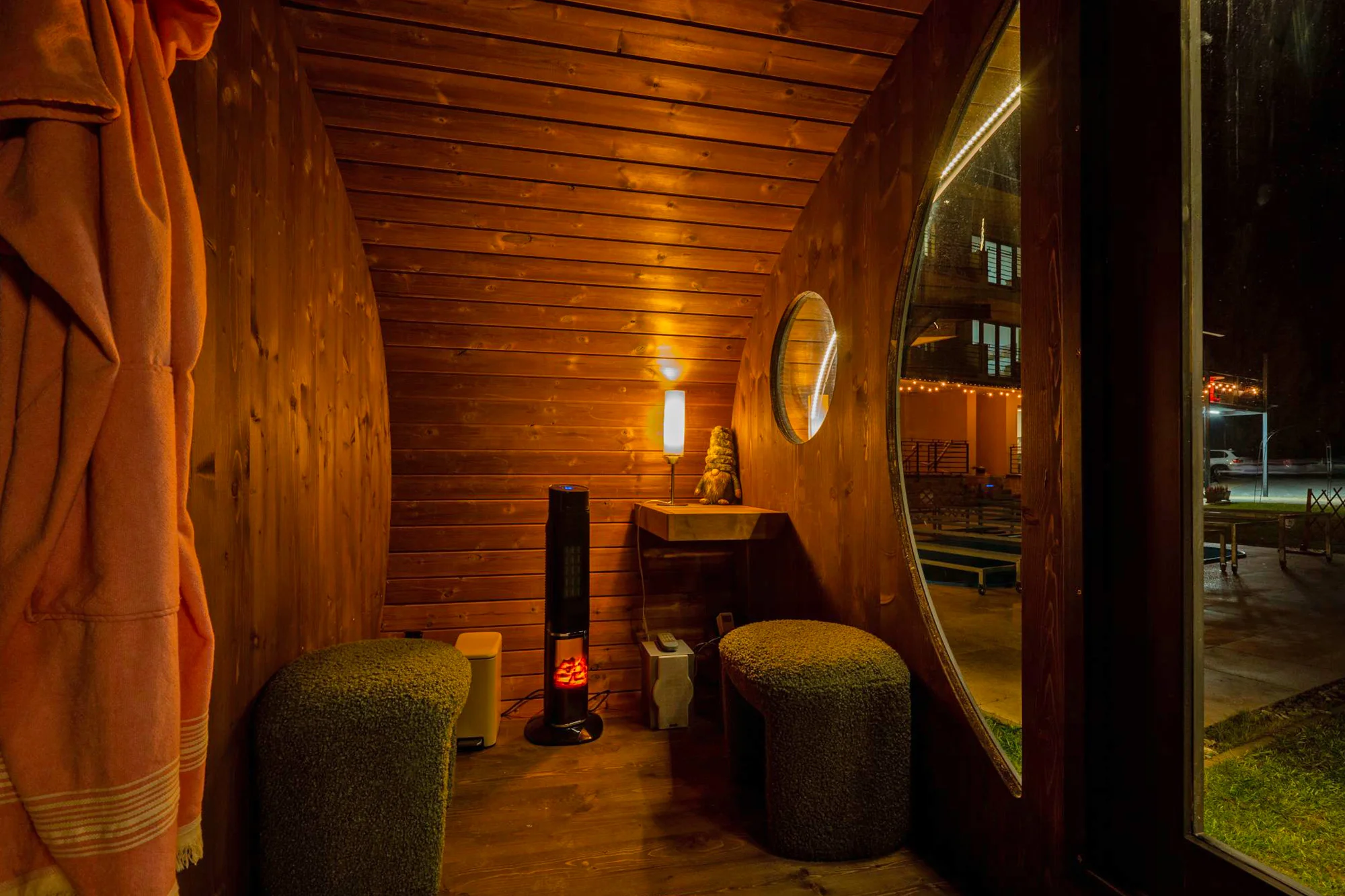 Stylové apartmány na Liptově: strava, výhled na hory i wellness v hobitích domečcích