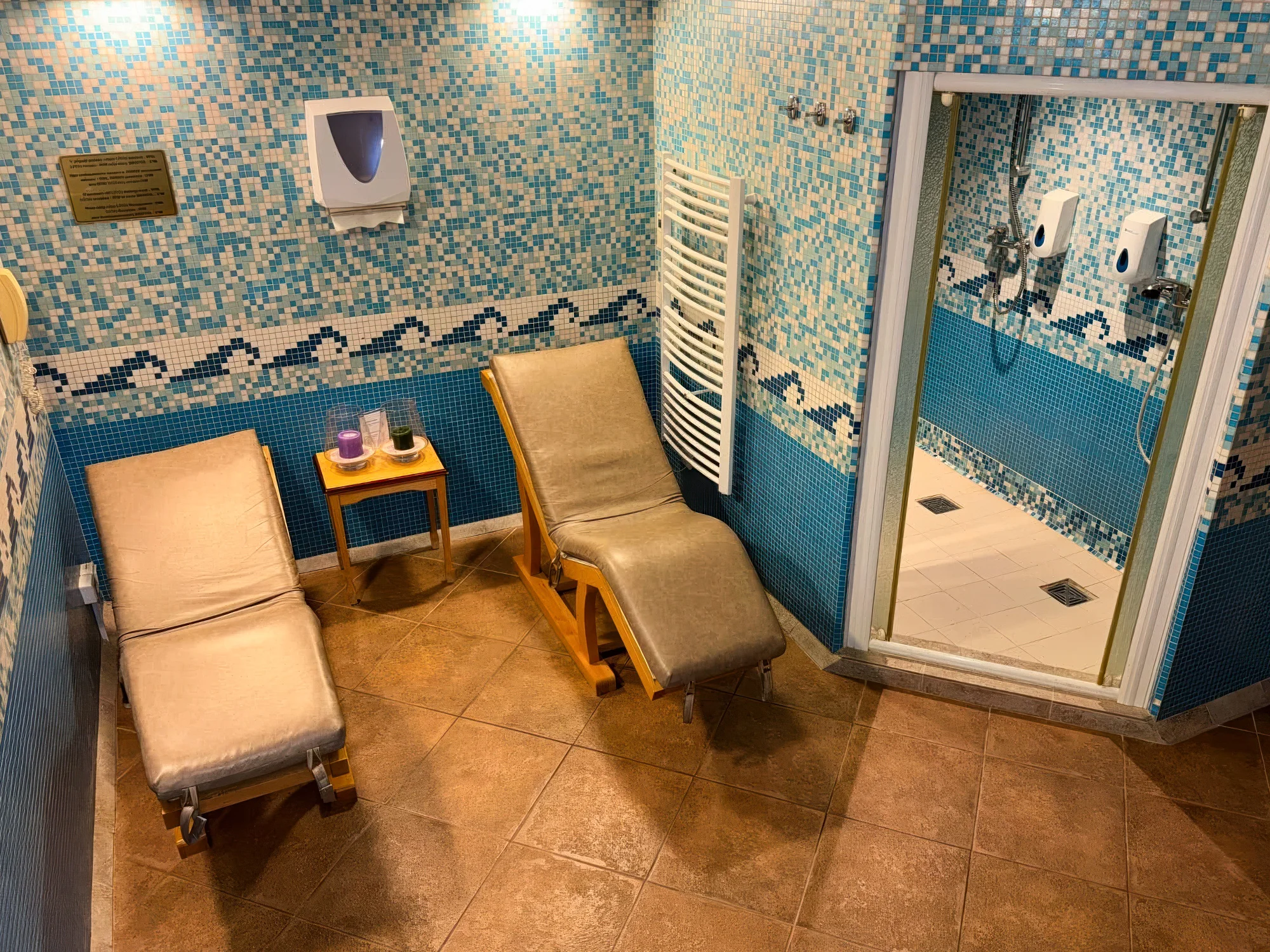 Hodina privátní finské sauny i s půlhodinovou masáží nohou pro dva