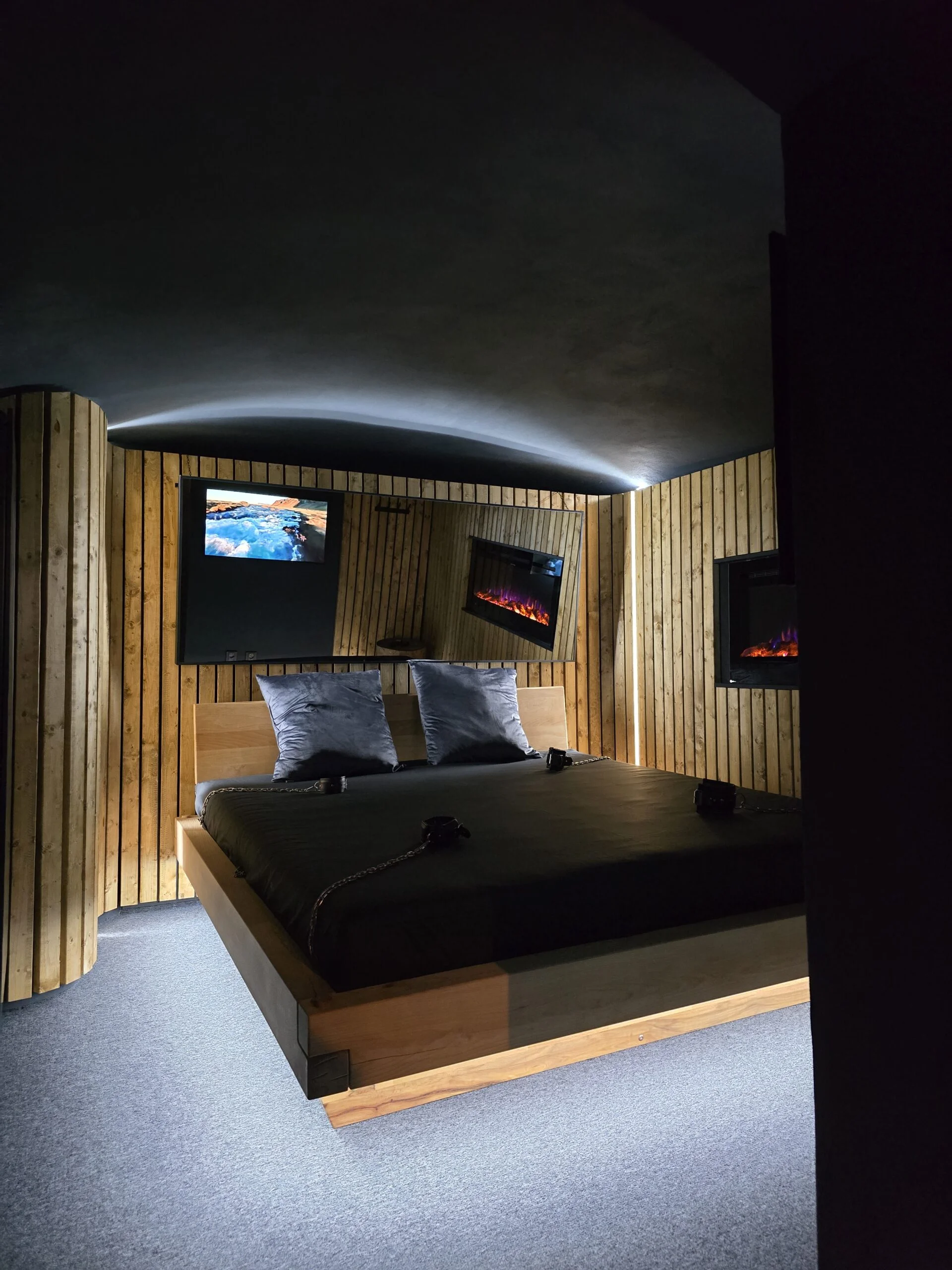 Privátní wellness: vířivá vana, masérna, zážitková místnost pro páry i lahev sektu