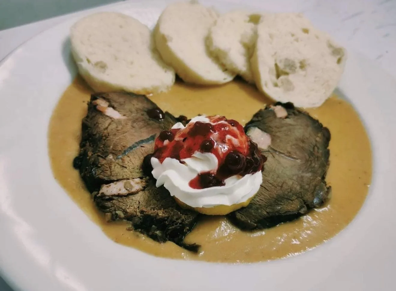 Voucher do restaurace Vinný dvůr v centru Mělníka, 500–1500 Kč