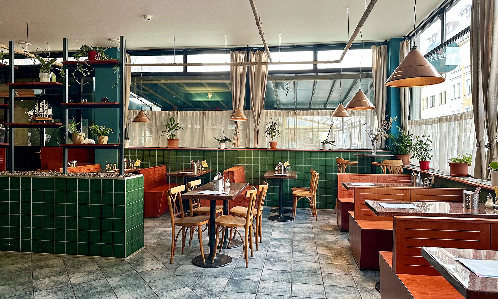 Otevřené vouchery na cokoli v hodnotě 350-1000 Kč do rodinné restaurace na Žižkově