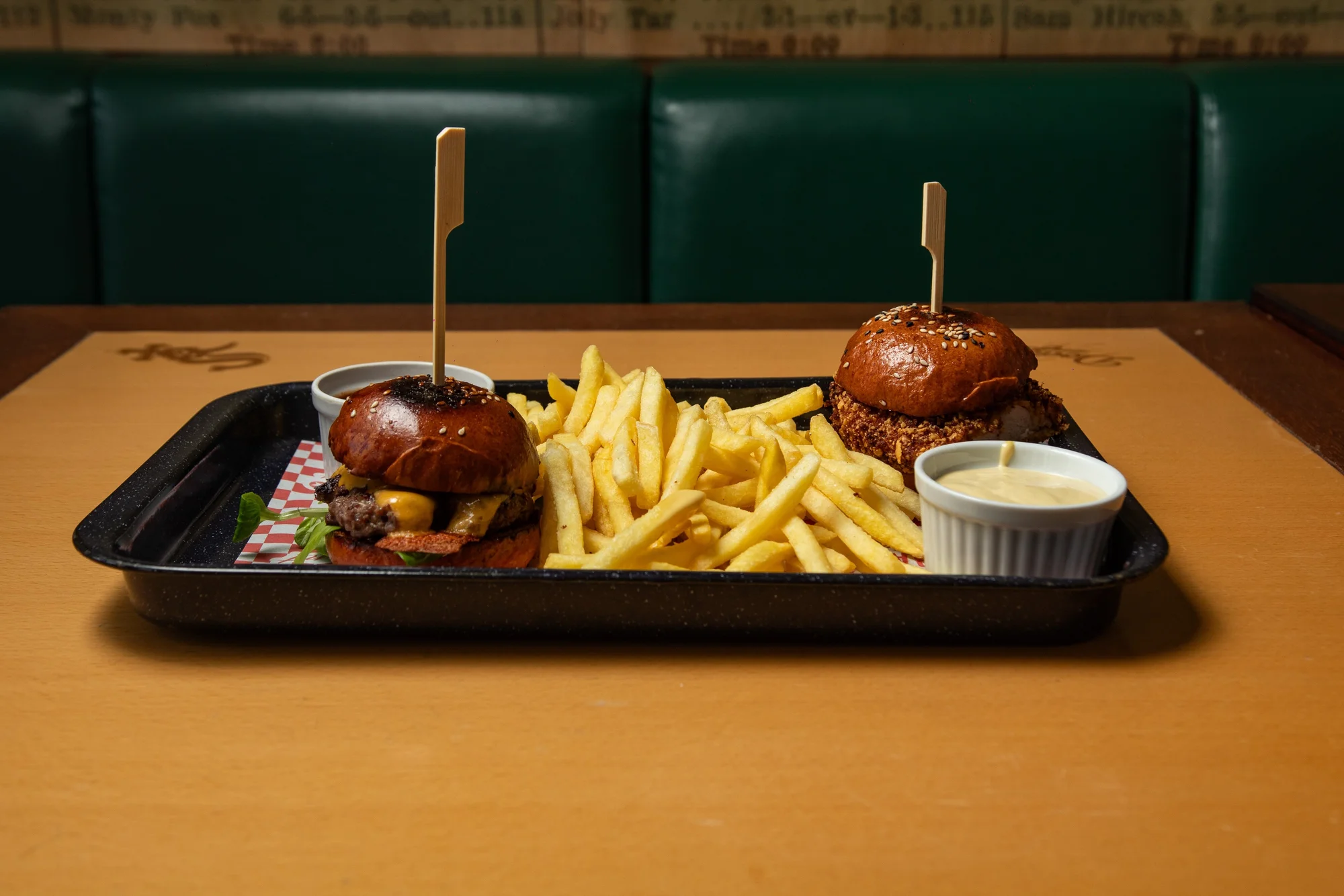 Dejte si do nosu: poctivý hovězí burger s hranolky pro jednoho či pro dva